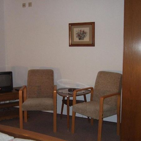 Brauhaus Zils Brau Hotel Restaurant Fohren Zimmer foto